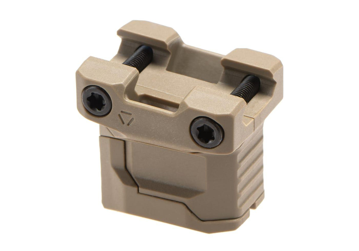 Strike Industries Stacked Angled Greb med Cable Management System til Picatinny Rails - Dark Earth