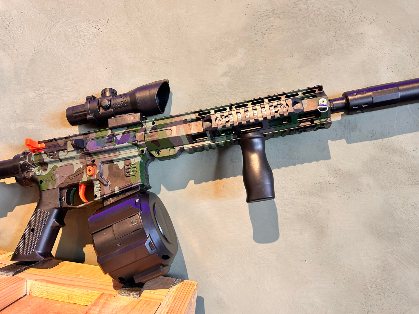 Splatter M4 Gel Blaster - Grøn/Sort Camo