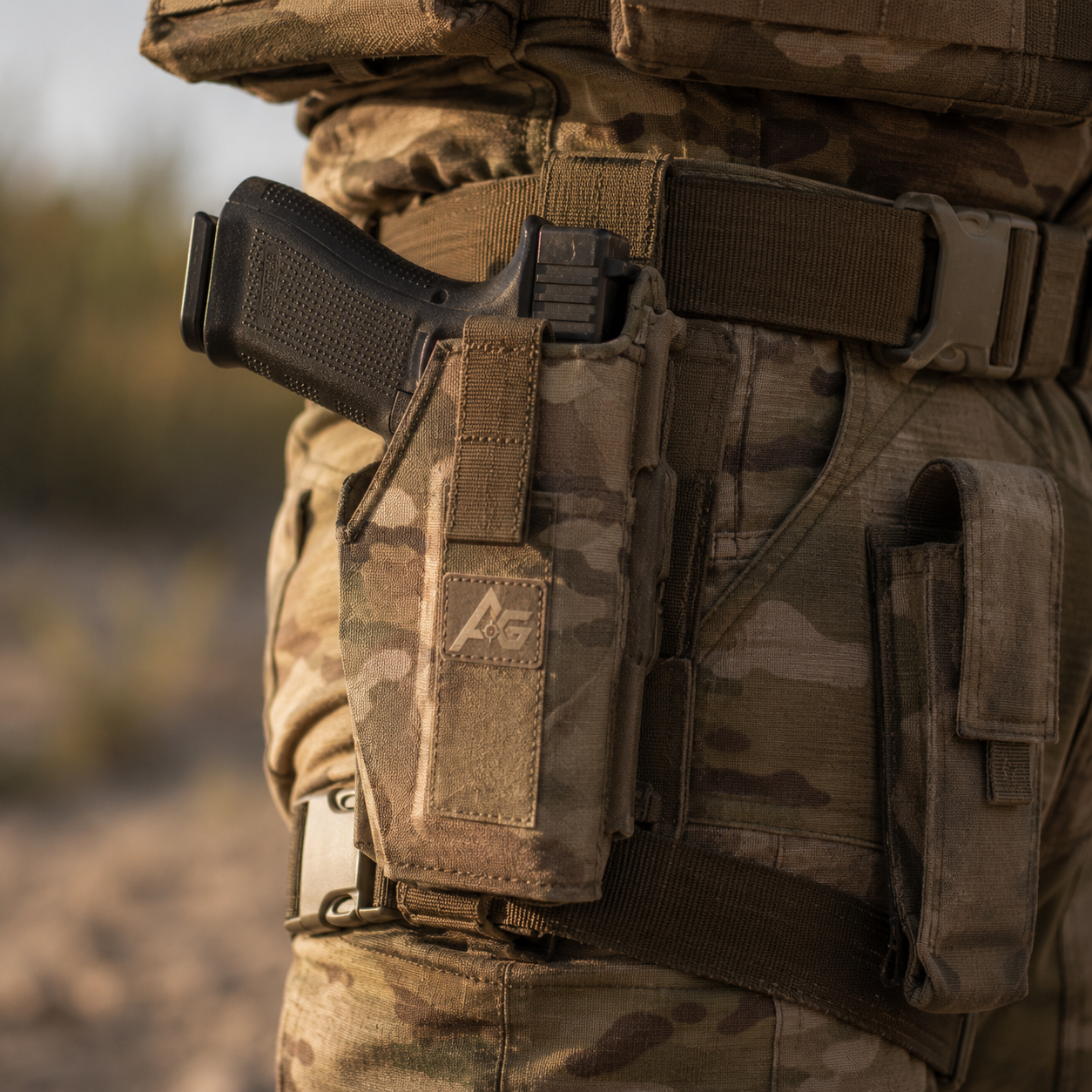 Taktisk pistolhylster til airsoft pistol monteret på battle belt
