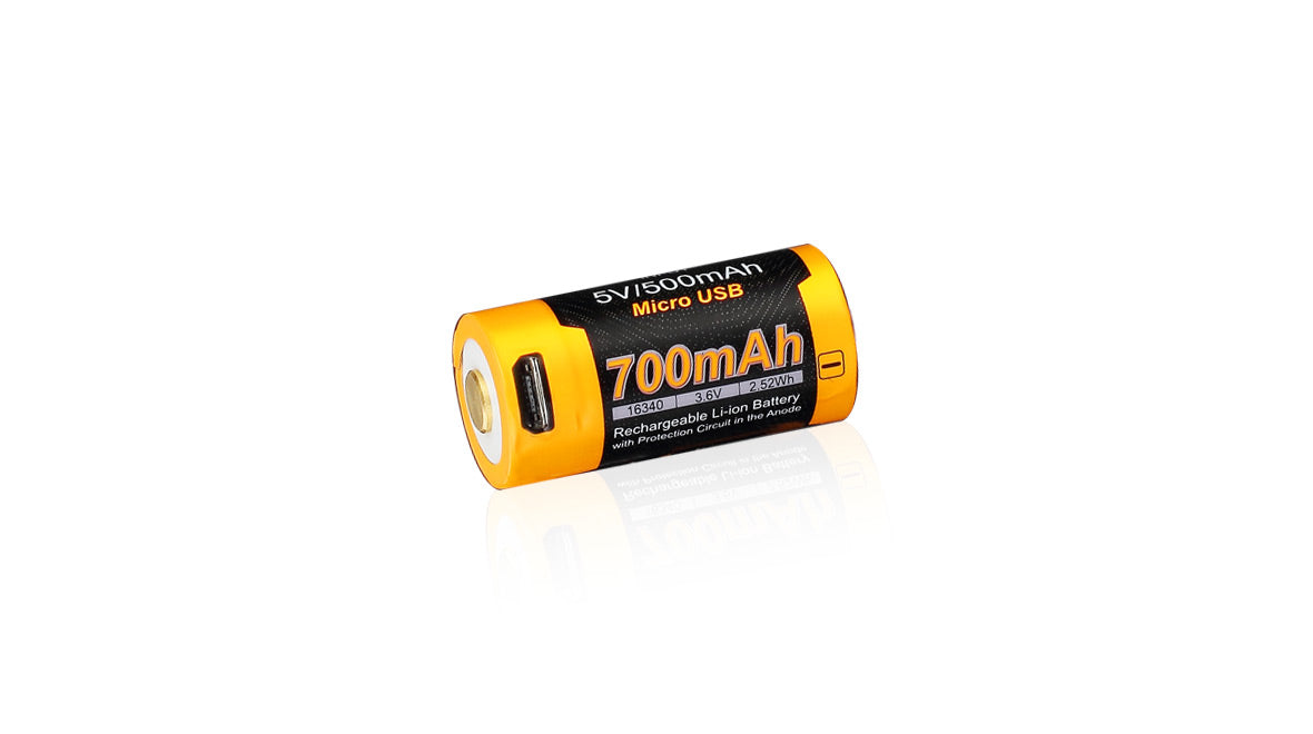 Fenix RCR123A / 16340 Genopladeligt Li-ion Batteri 700mAh med USB